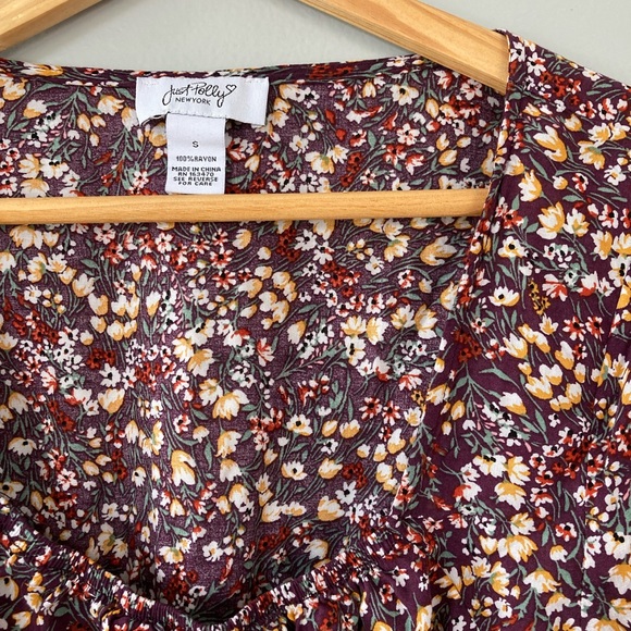 💕6 listings/$12💕 JUST POLLY top - Picture 4 of 4